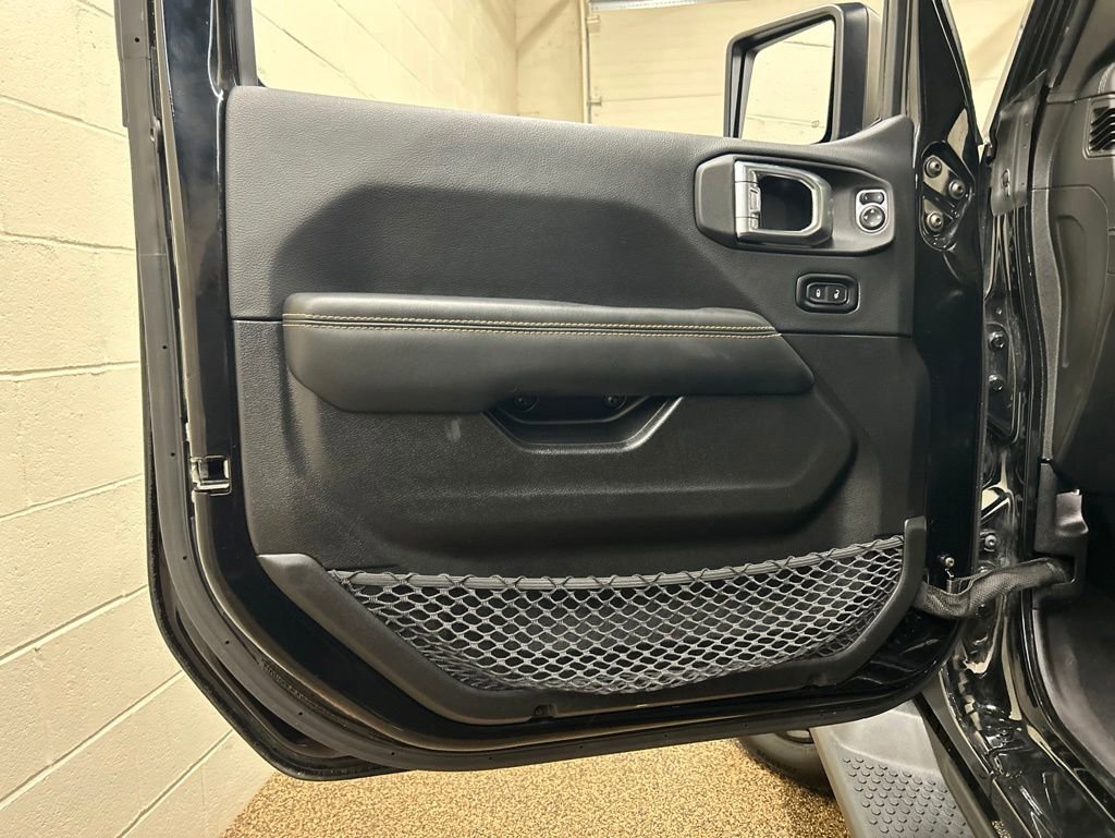 Used 2025 Jeep Wrangler Unlimited Sahara AWD/4WD image 14