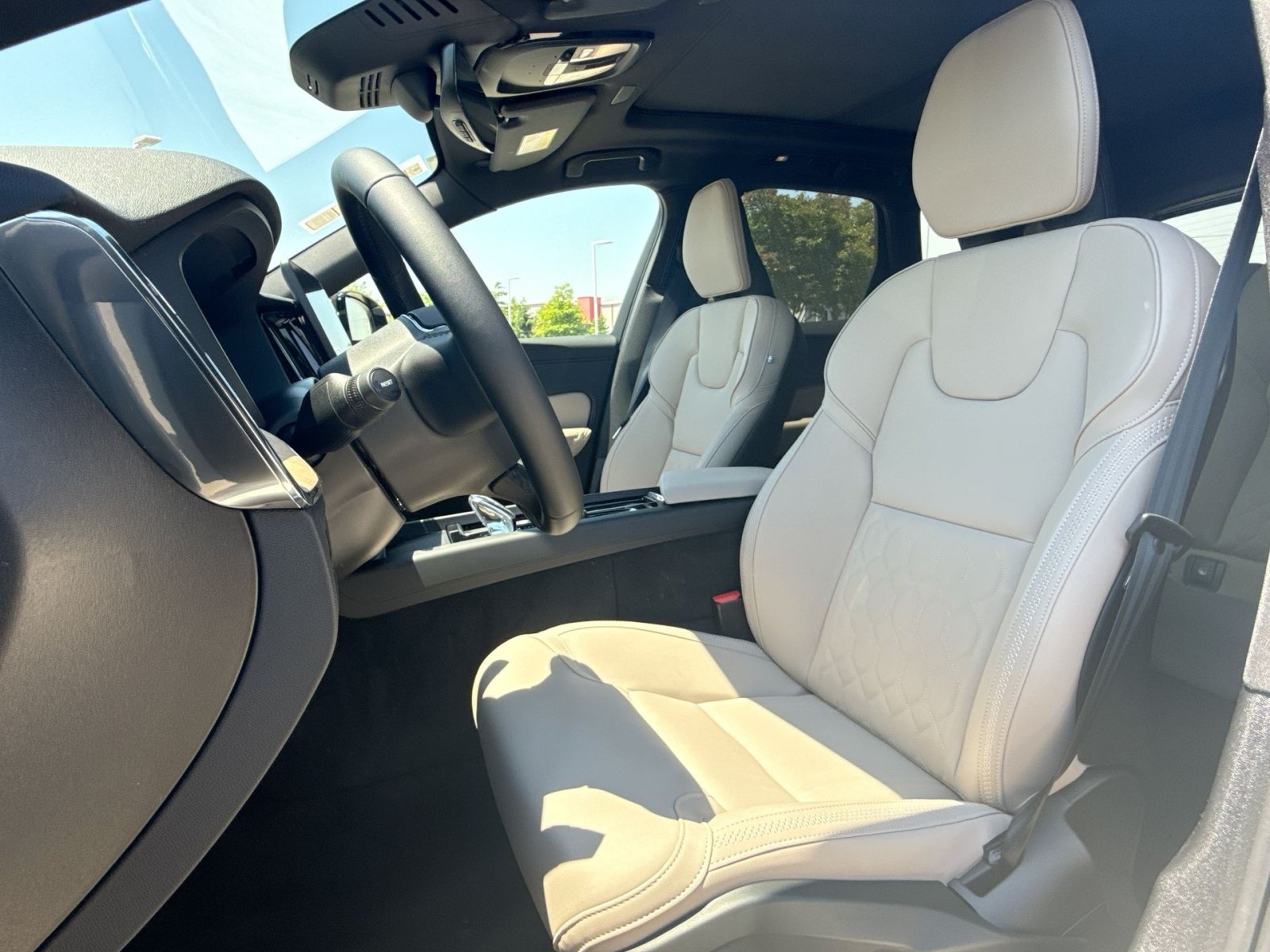New 2026 Volvo XC60 T8 Plus w/ Protection Package Premier AWD/4WD image 13
