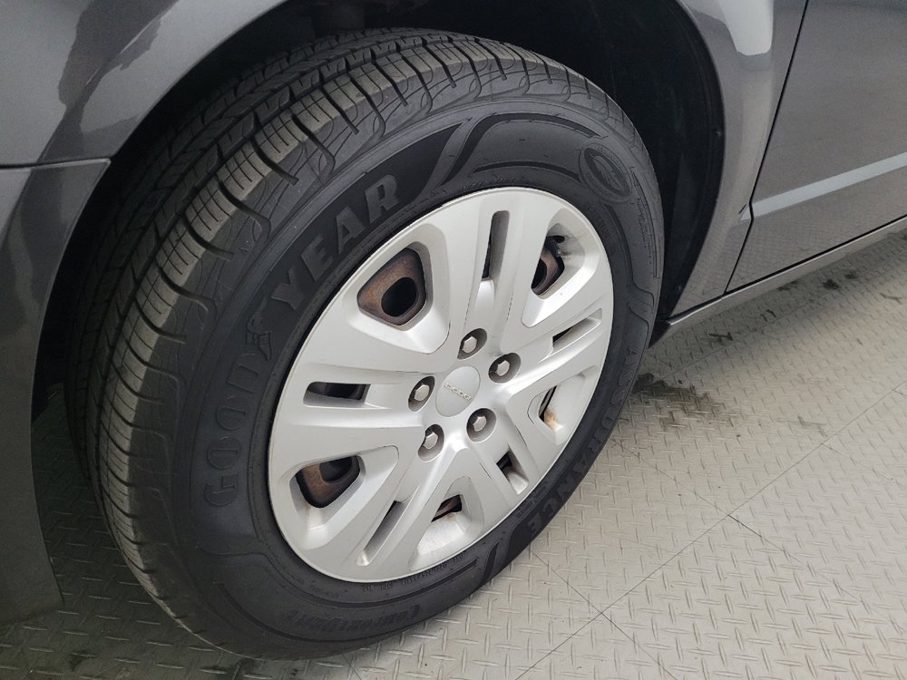 Used 2018 Dodge Grand Caravan SE FWD image 31