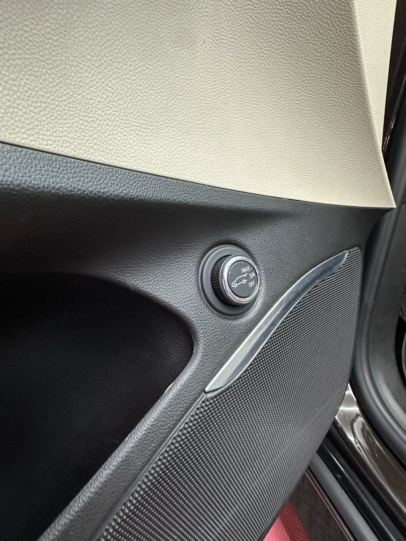 Used 2018 Buick Enclave Essence FWD image 11