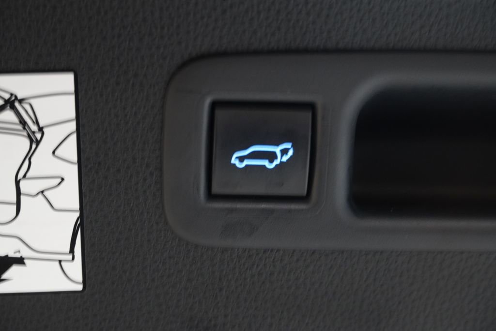 Used 2022 Toyota Highlander Platinum image 11