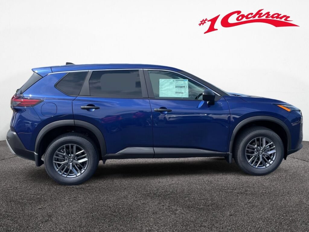 Used 2023 Nissan Rogue S AWD/4WD image 18