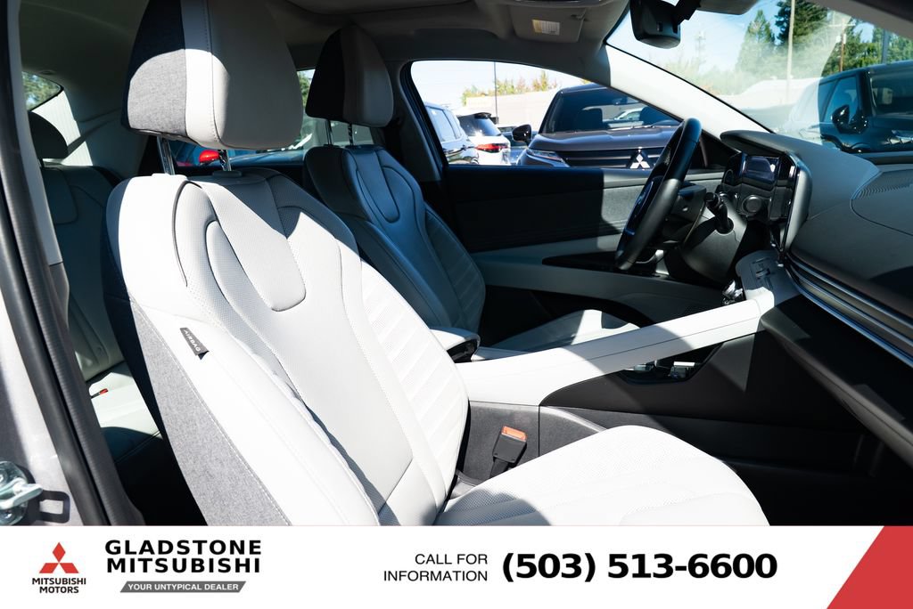 Used 2025 Hyundai Elantra Limited FWD image 22