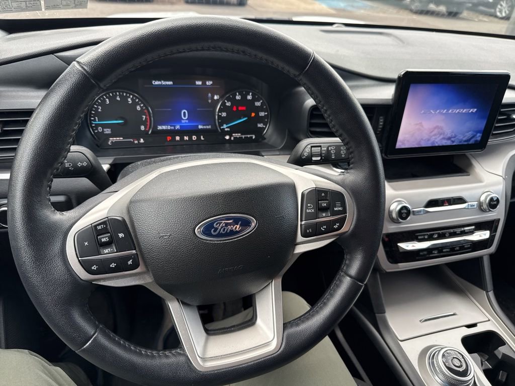 Used 2023 Ford Explorer XLT AWD/4WD image 9