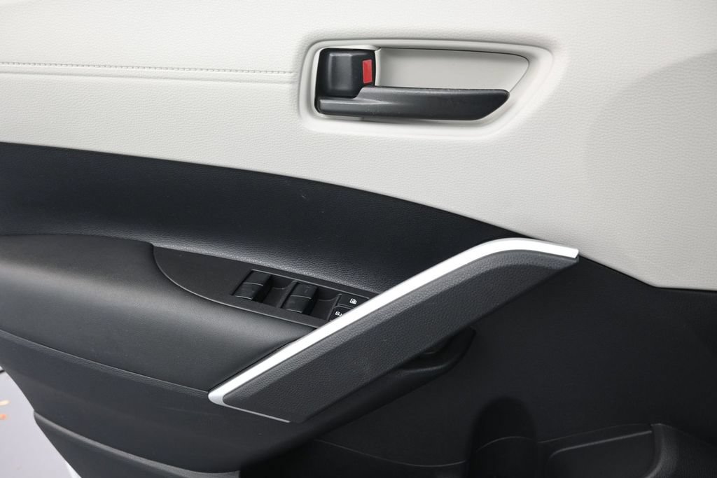 Used 2024 Toyota Corolla Cross LE FWD image 12