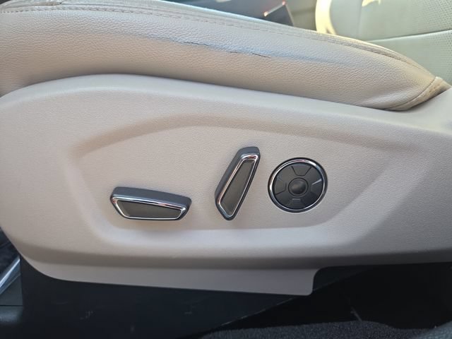 Used 2018 Ford Explorer Limited w/ Equipment Group 301A FWD image 11