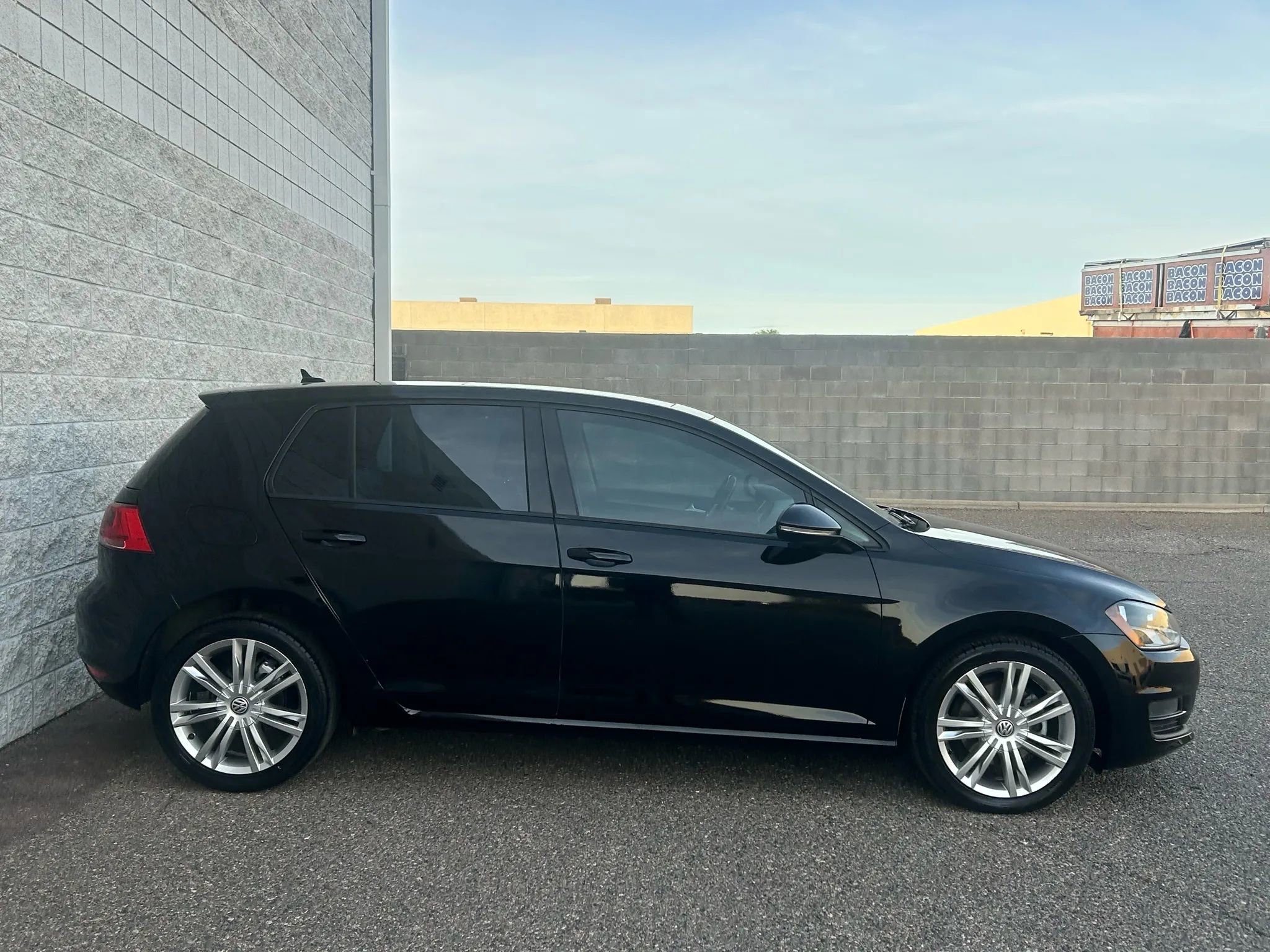 Used 2015 Volkswagen Golf TDI SE image 4