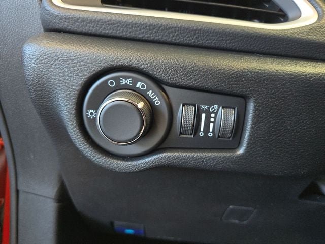 New 2027 Chrysler Pacifica Select AWD/4WD image 28