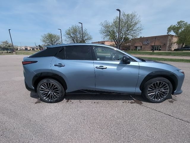 Used 2023 Lexus RZ 450e Premium w/ Accessory Package (2T) image 2