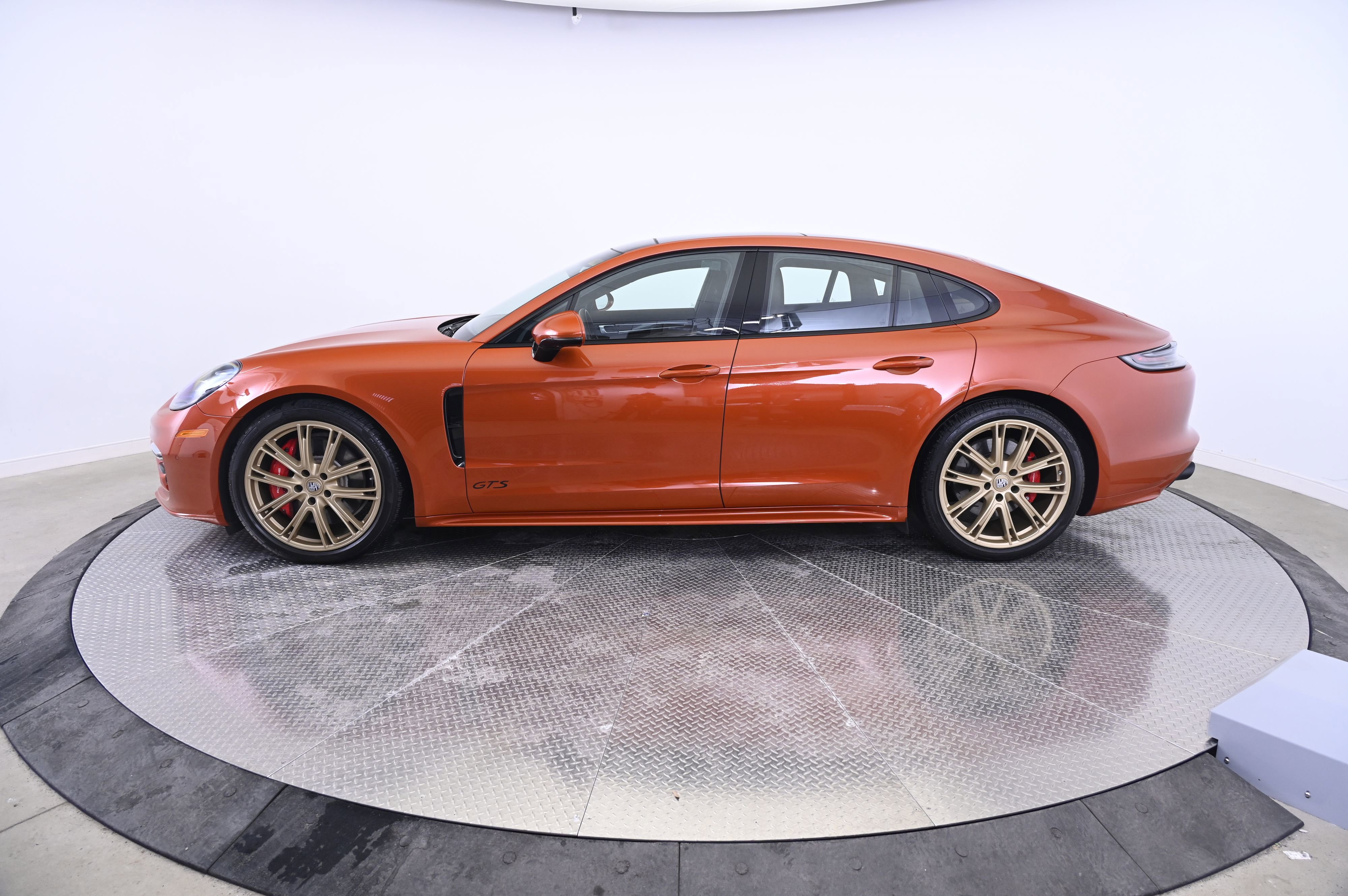 Used 2023 Porsche Panamera GTS image 2