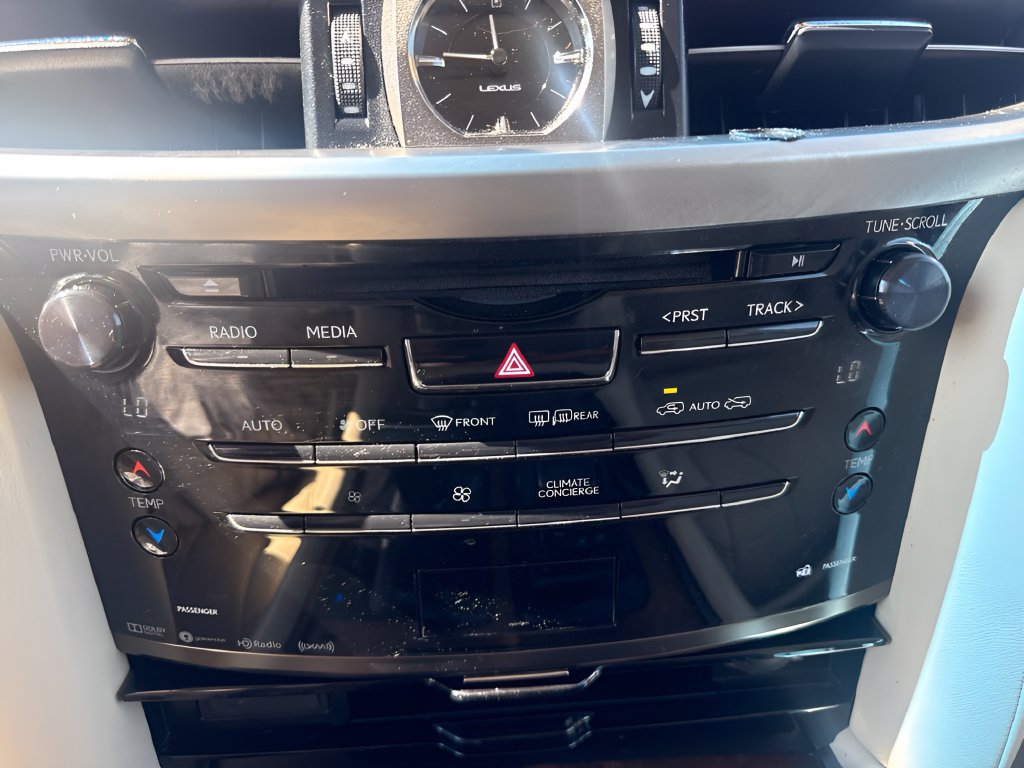Used 2019 Lexus LX 570 4WD w/ Luxury Package image 16