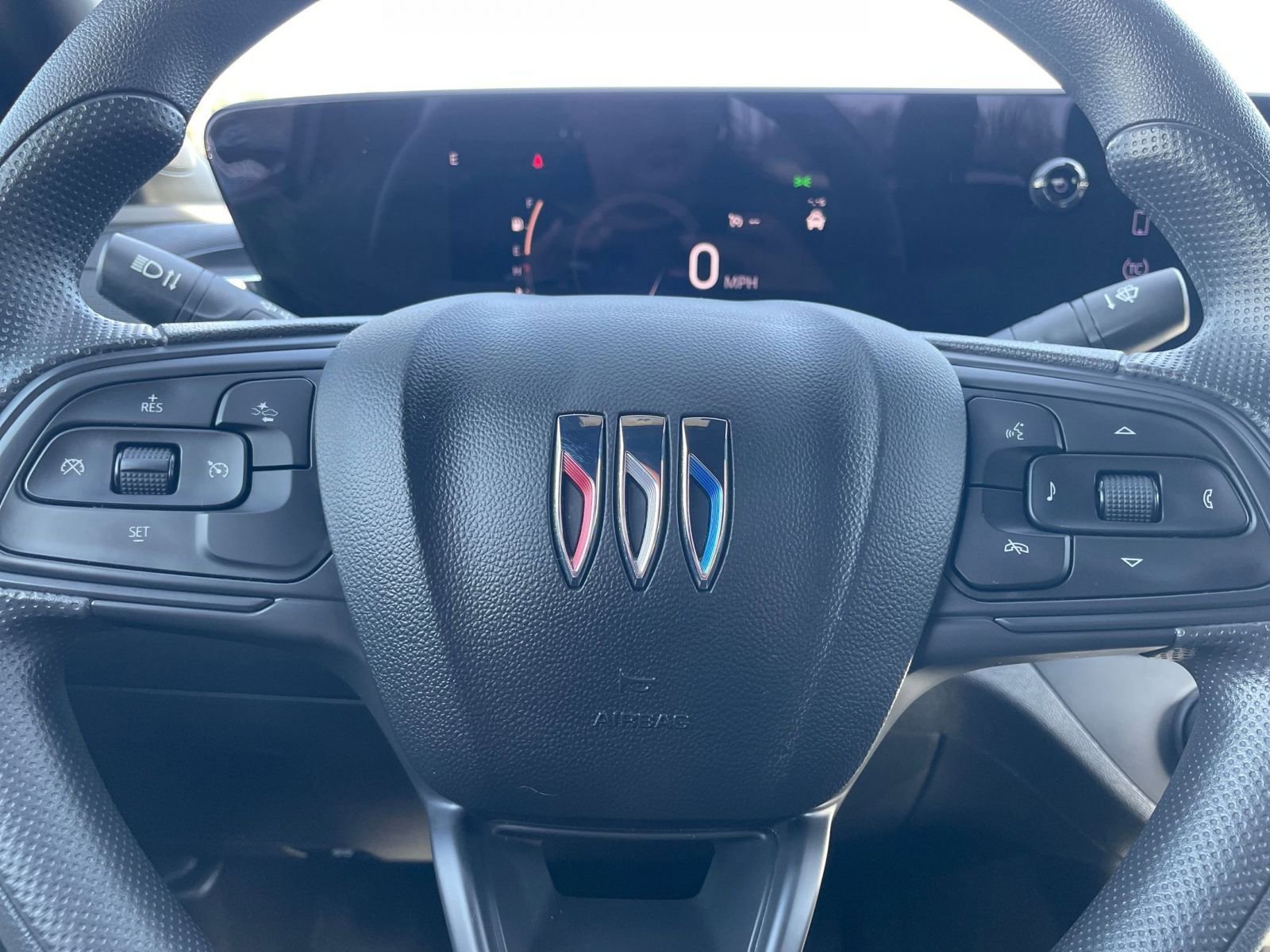 Used 2025 Buick Envista Preferred image 27