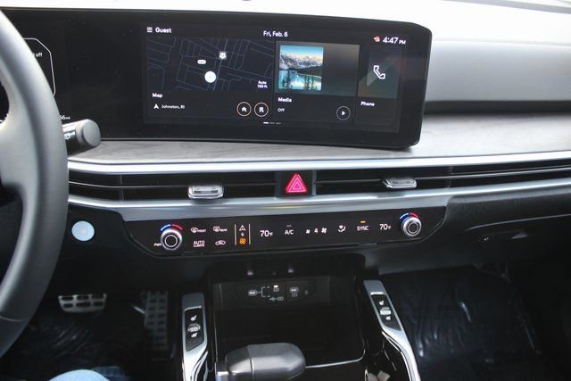 Used 2025 Kia Sorento SX image 4