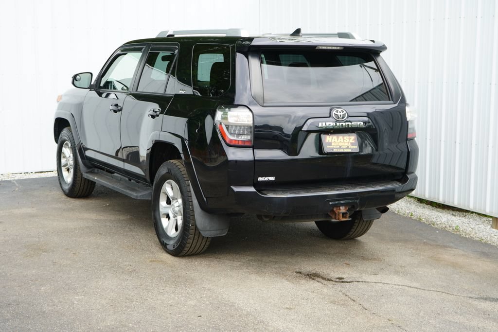 Used 2018 Toyota 4Runner SR5 AWD/4WD image 4