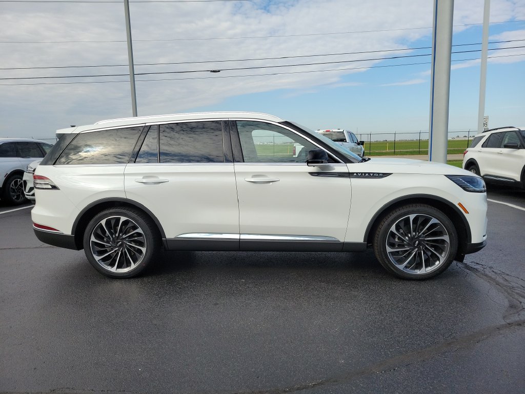 New 2027 Lincoln Aviator Reserve AWD/4WD image 3