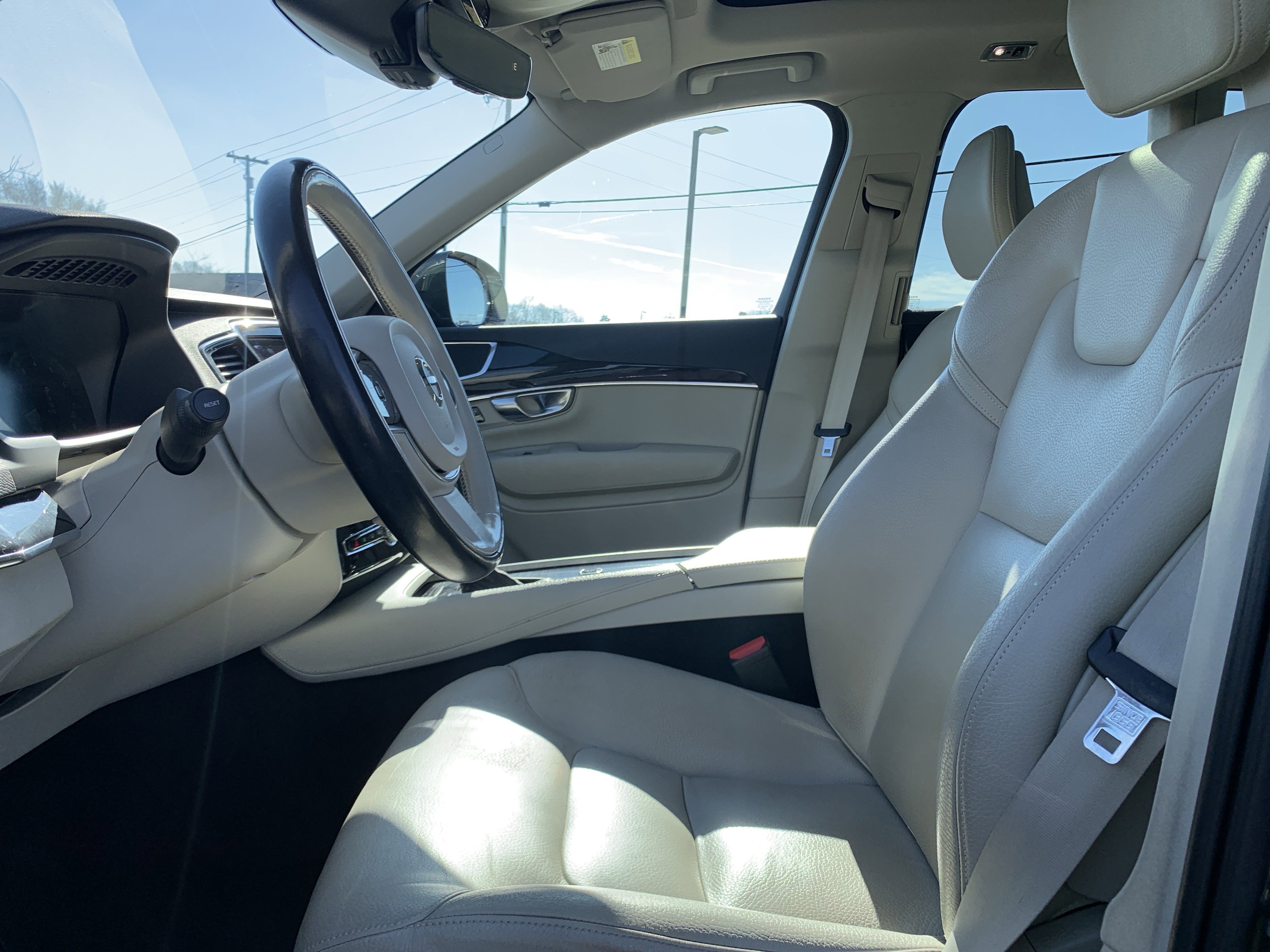 Used 2018 Volvo XC90 T6 Momentum w/ Momentum Plus Package image 16