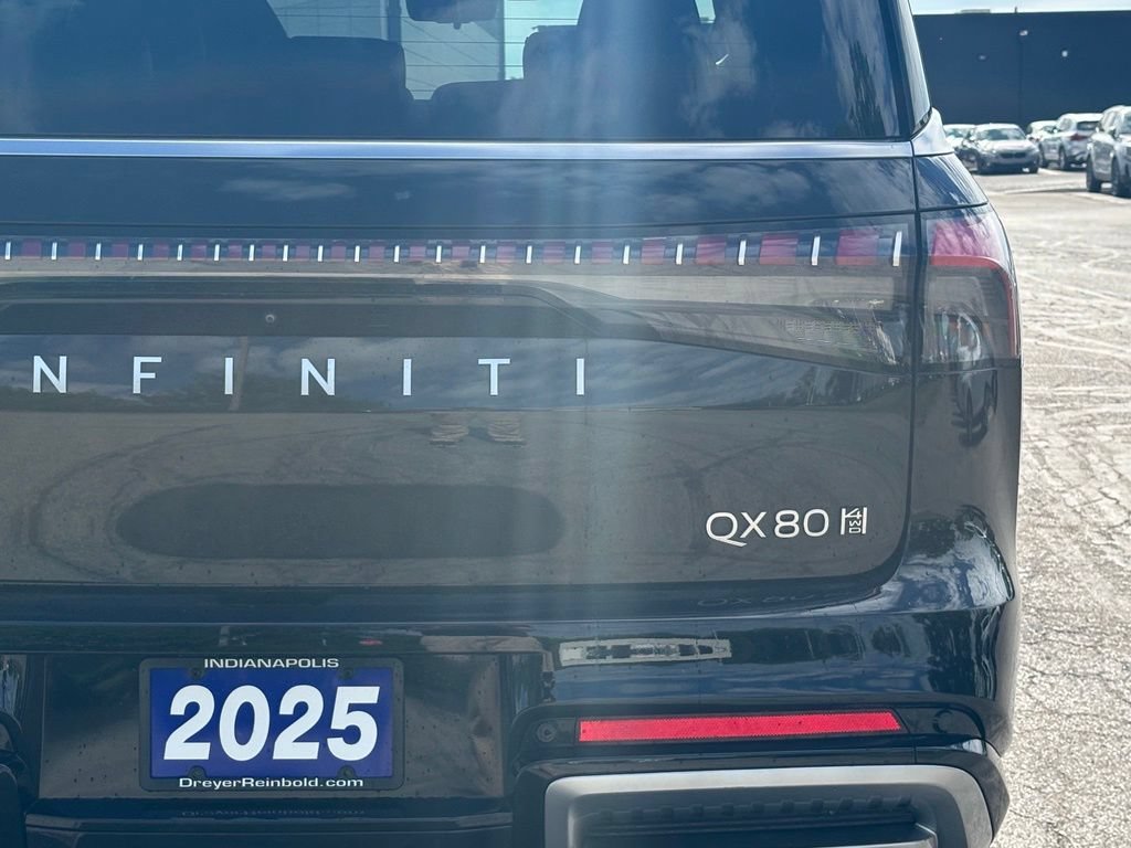 Used 2025 INFINITI QX80 Sensory AWD/4WD image 5