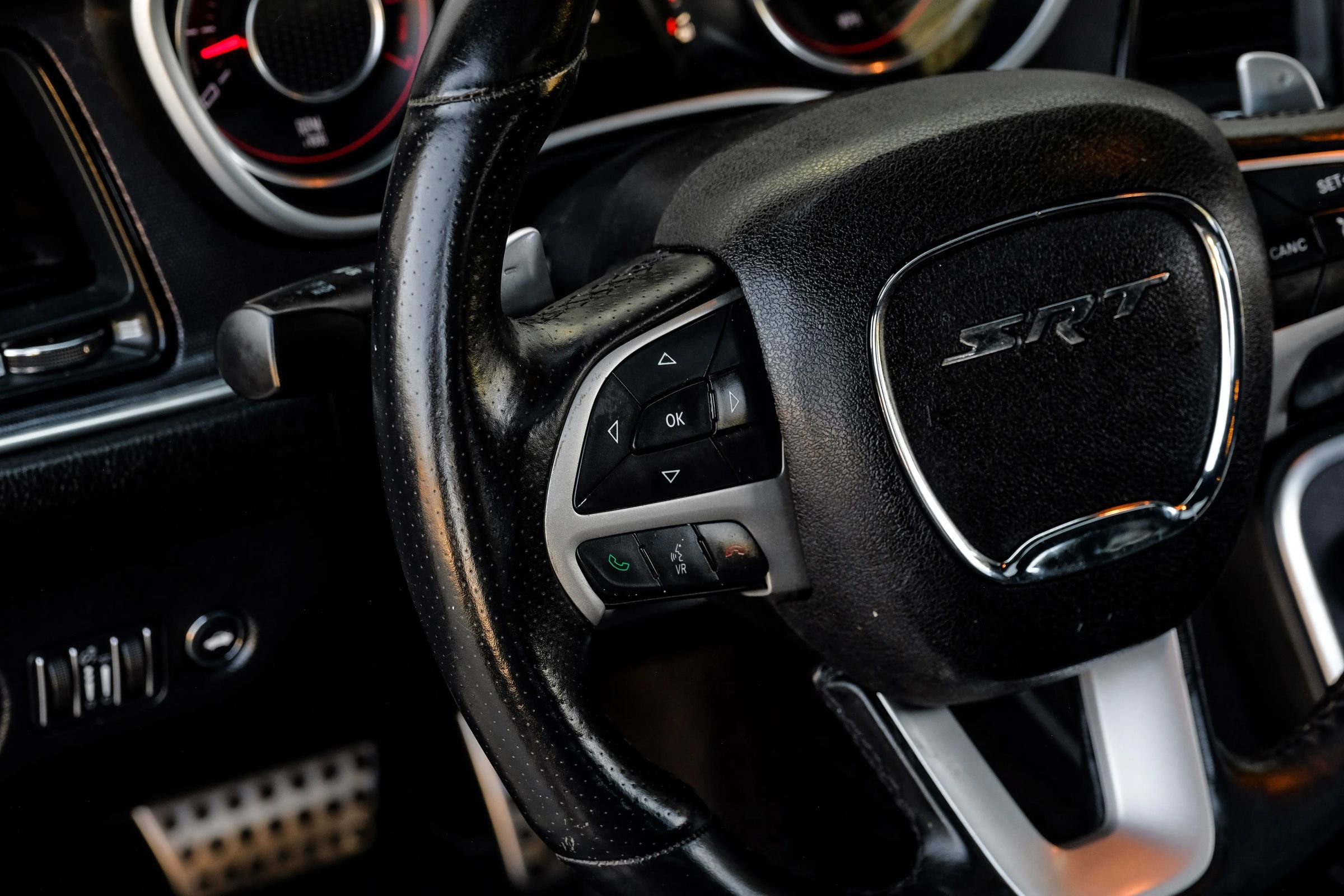 Used 2016 Dodge Challenger R/T Scat Pack w/ Leather Interior Group image 17