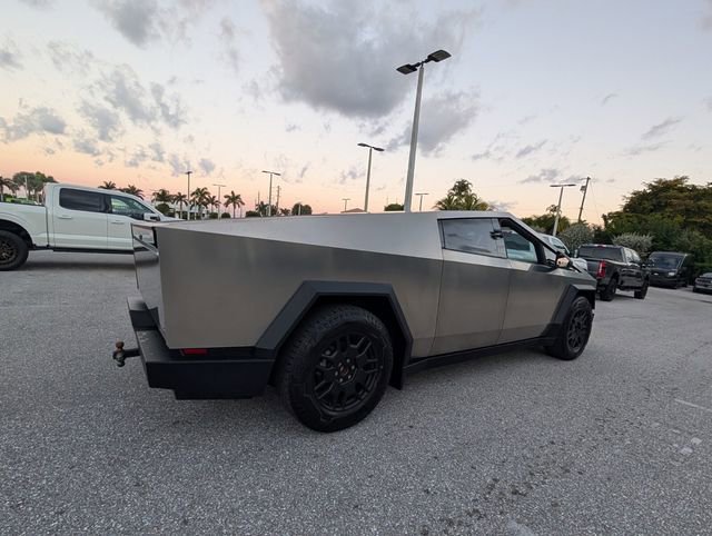 Used 2024 Tesla Cybertruck AWD Crew Cab image 13