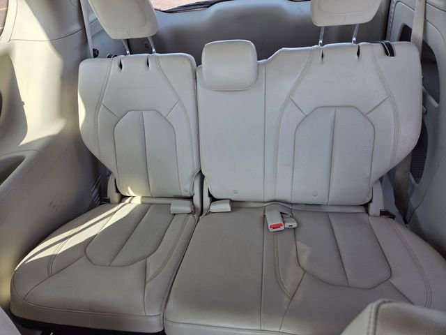 Used 2018 Chrysler Pacifica Touring-L FWD image 55