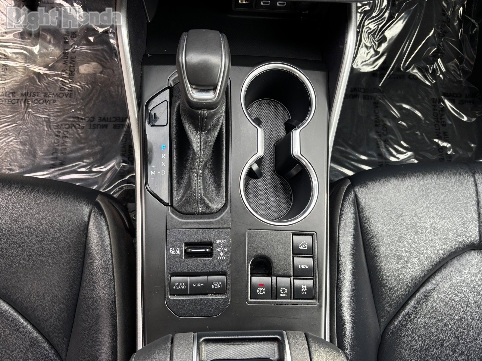 Used 2024 Toyota Highlander XLE image 24