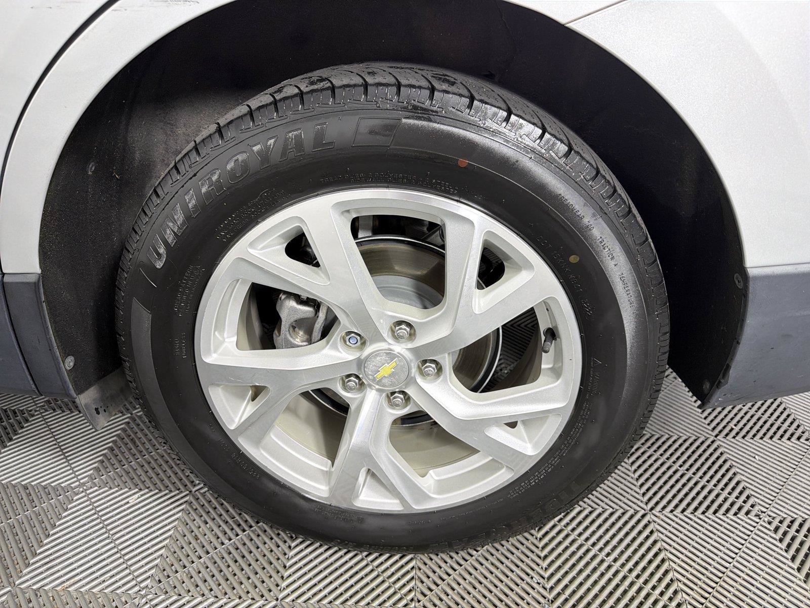 Used 2018 Chevrolet Equinox Premier FWD image 18