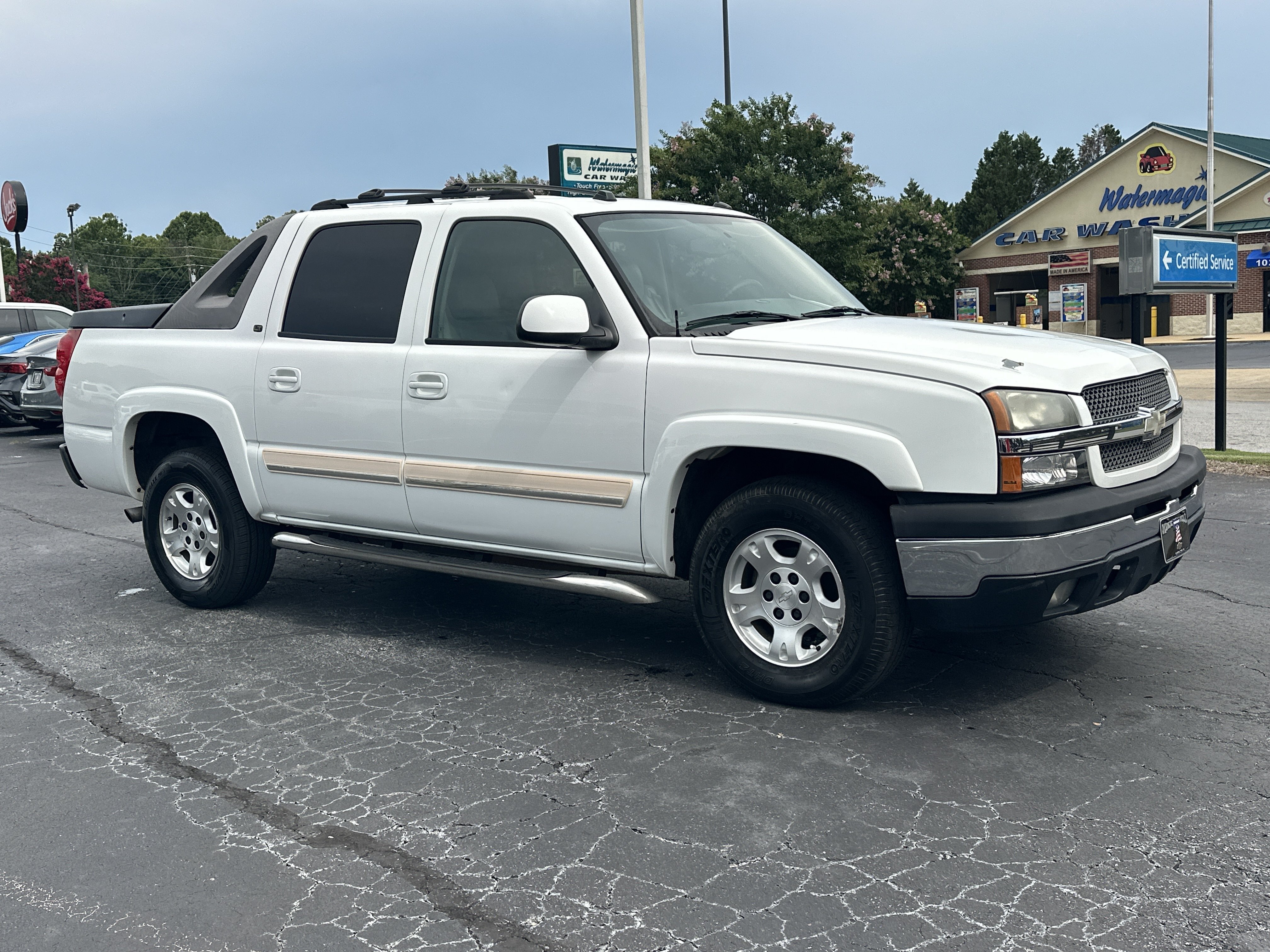 Used 2005 Chevrolet Avalanche Z66 w/ Sun And Sound Package RWD image 2