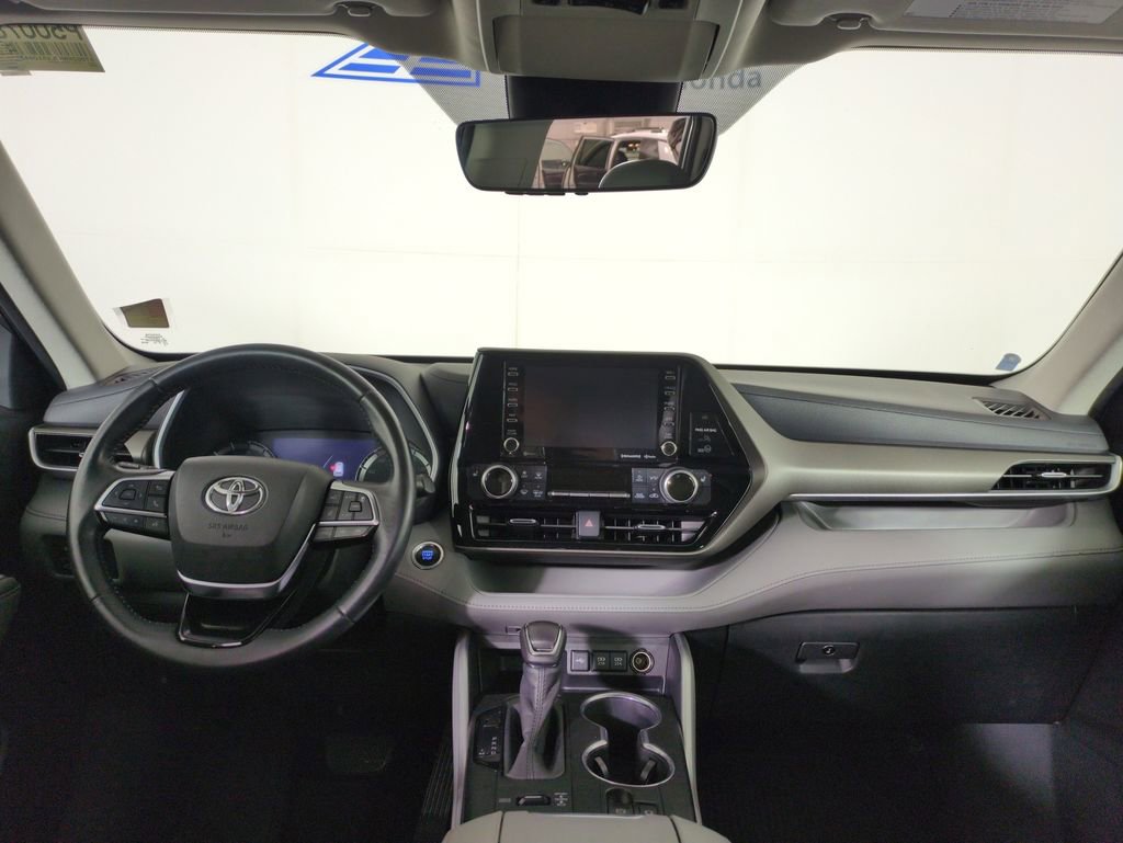 Used 2020 Toyota Highlander XLE image 20