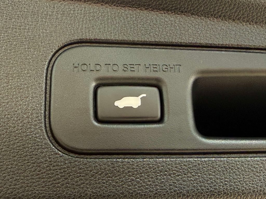 Certified 2024 Acura MDX w/ Technology Package AWD/4WD image 9