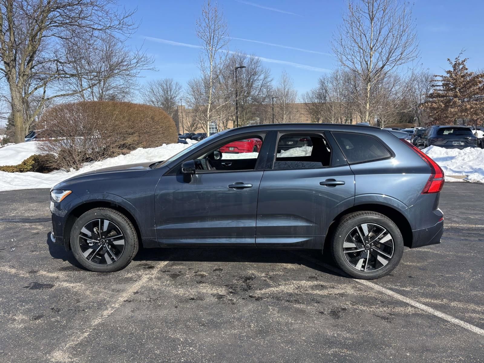 New 2026 Volvo XC60 B5 Plus w/ Protection Package Premier AWD/4WD image 4