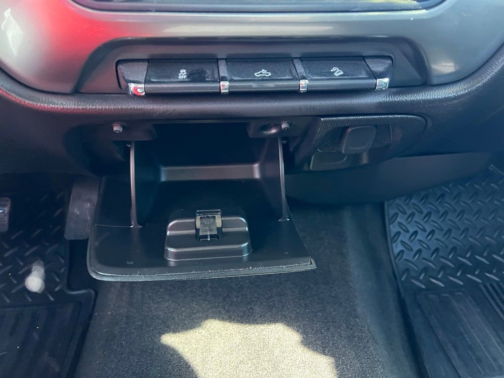 Used 2018 Chevrolet Silverado 1500 LT w/ LT Convenience Package image 27