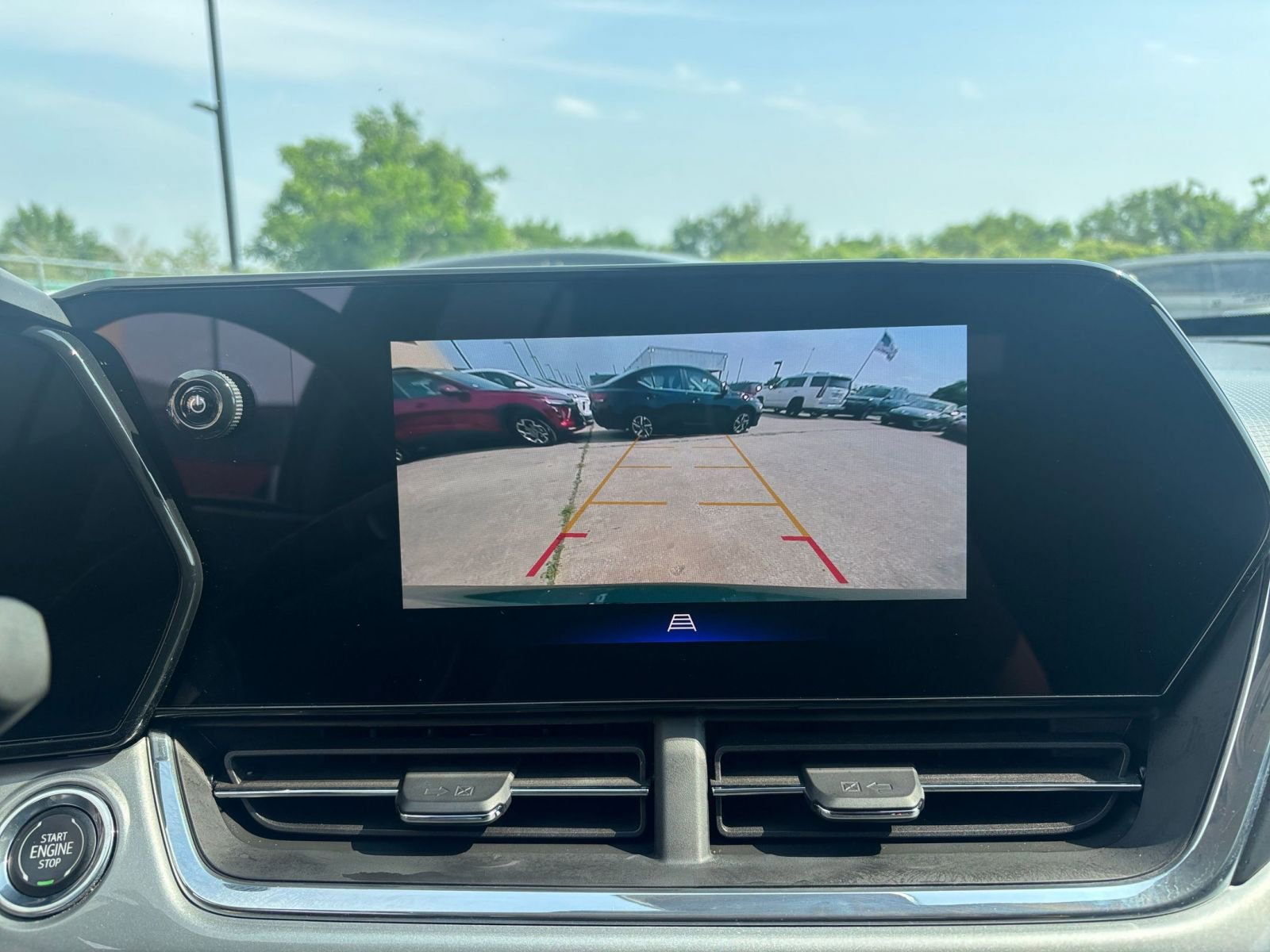 Used 2025 Chevrolet Trax LT FWD image 22