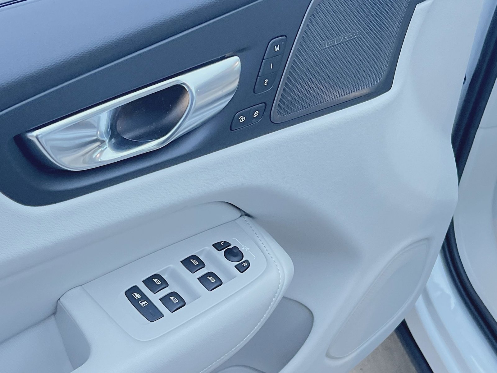 New 2026 Volvo XC60 B5 Ultra w/ Protection Package Premier image 15