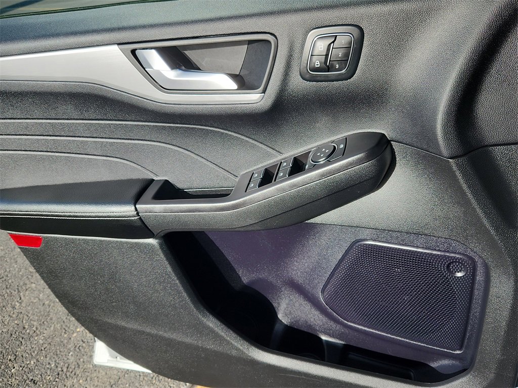 Used 2024 Ford Escape Platinum image 9