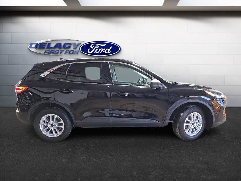 Used 2022 Ford Escape SE w/ Cold Weather Package image 6