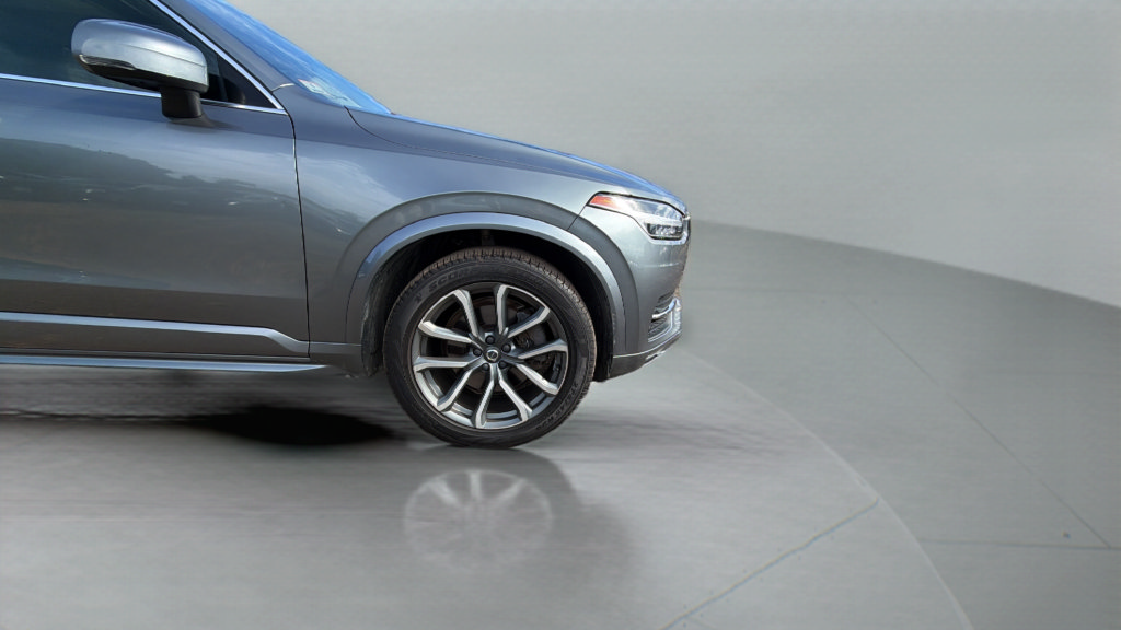 Used 2019 Volvo XC90 T5 Momentum w/ Multimedia Package AWD/4WD image 32