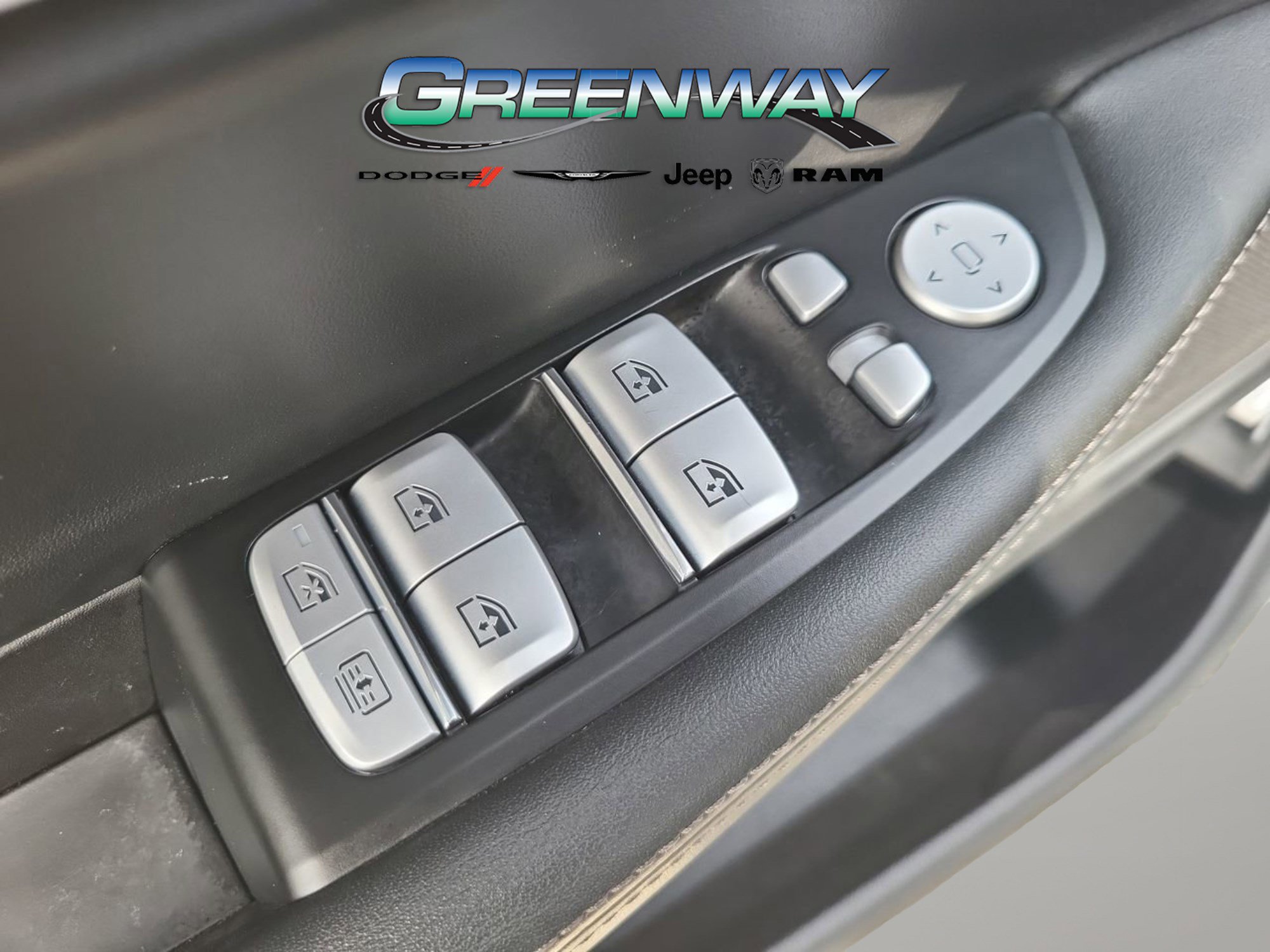 Used 2018 BMW 750i image 17