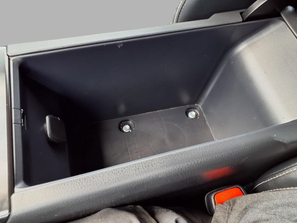 Used 2025 Toyota Camry SE FWD image 12