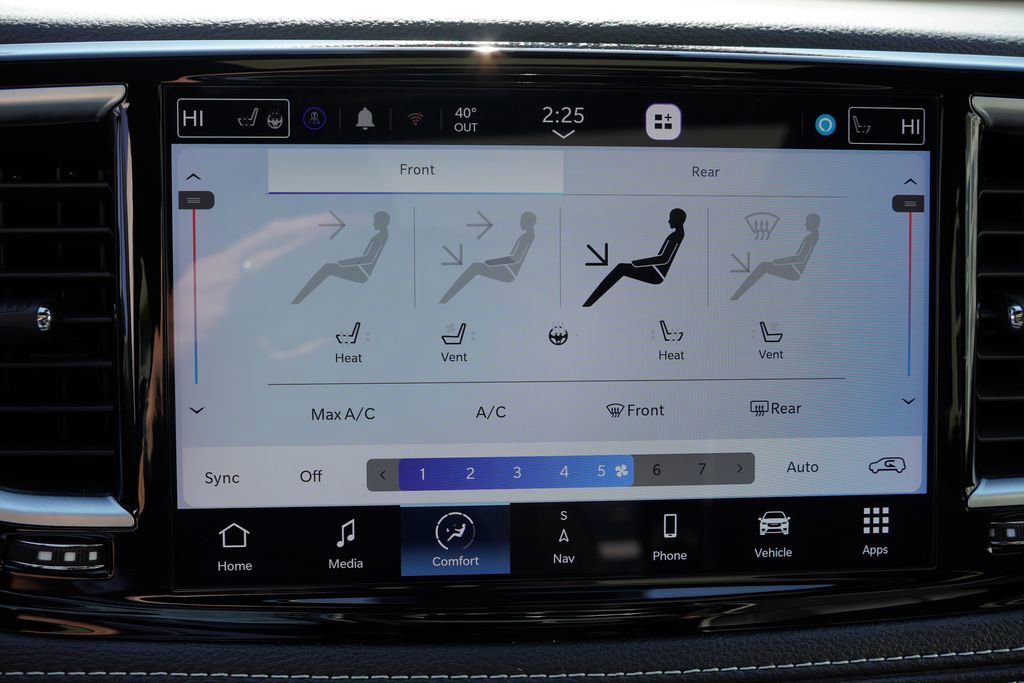Used 2024 Chrysler Pacifica Premium image 30