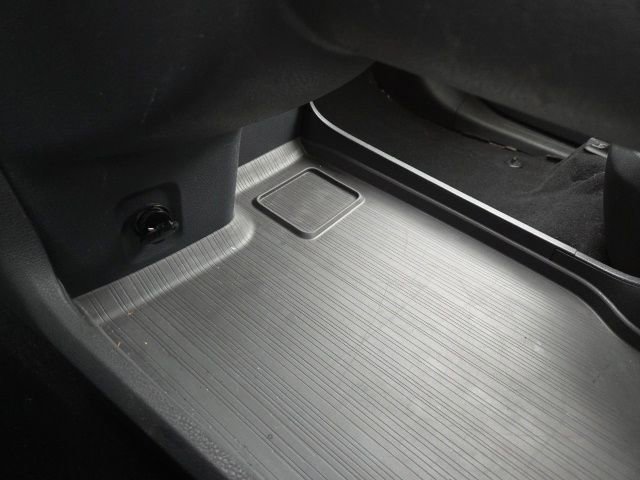 Used 2021 Toyota Sienna Limited image 19