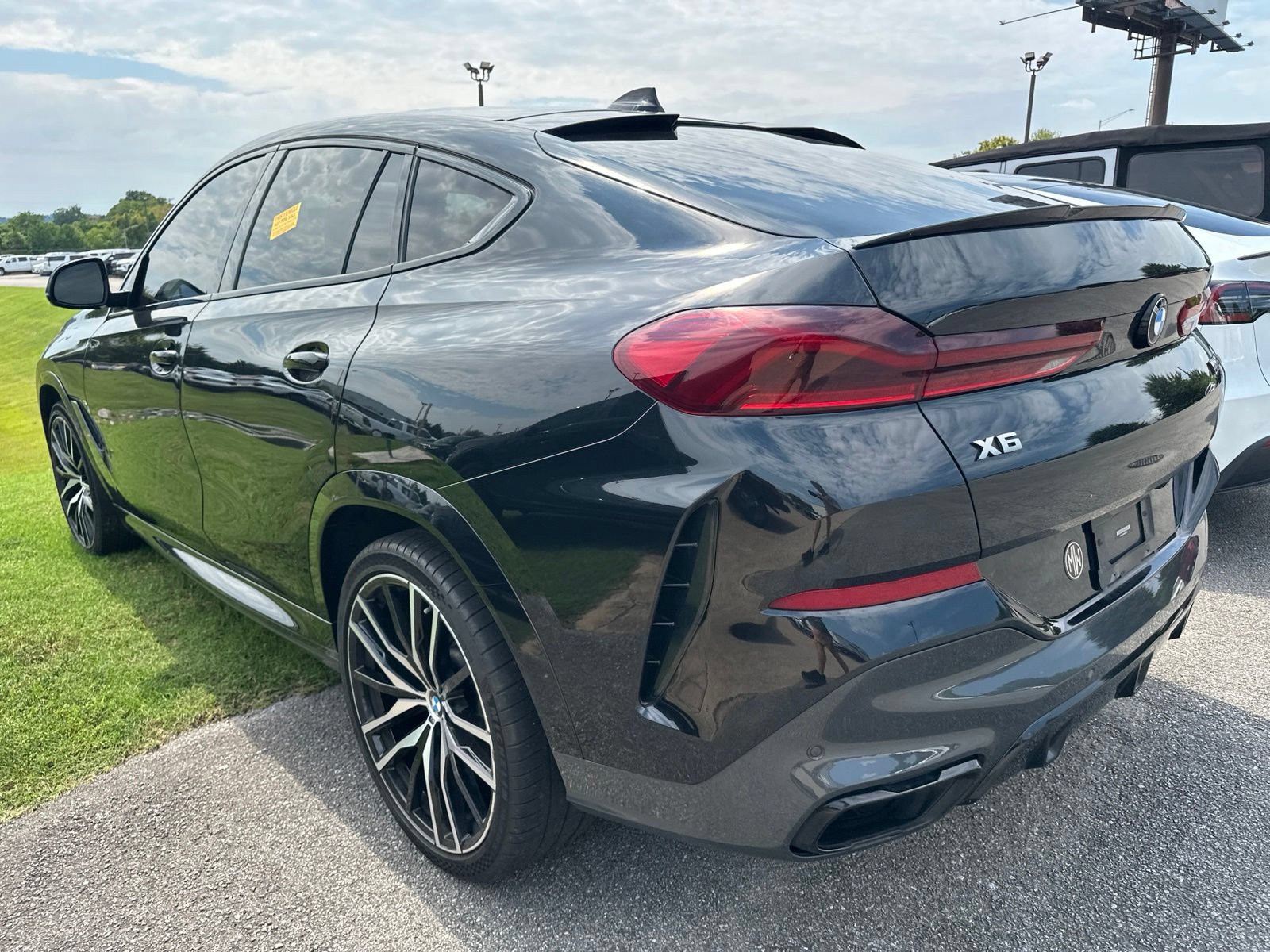 Used 2021 BMW X6 M50i w/ Executive Package AWD/4WD image 6
