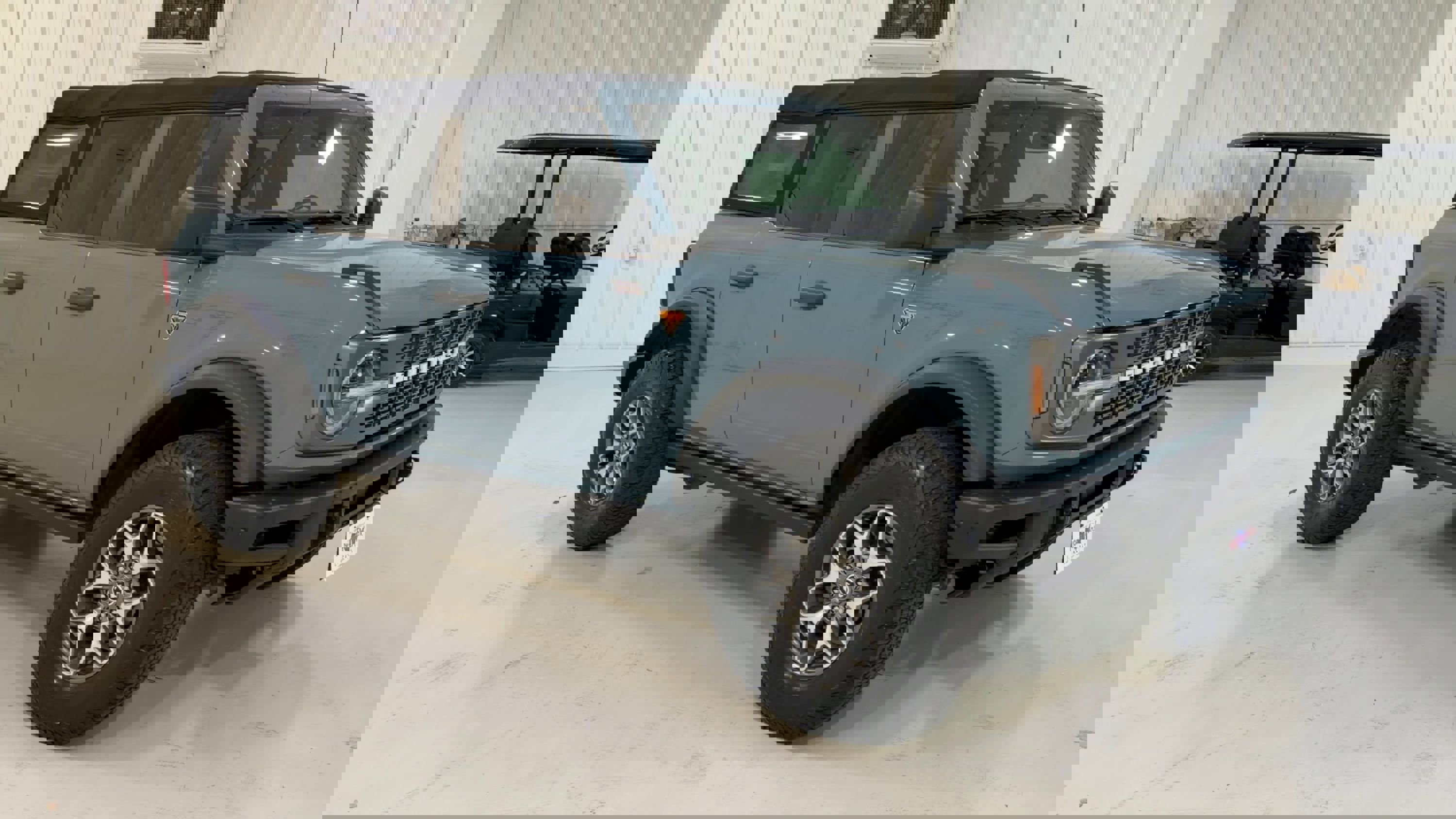 Used 2022 Ford Bronco Badlands image 3