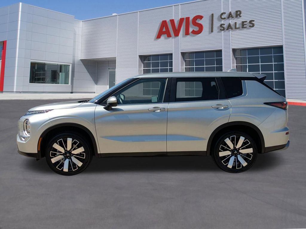 Used 2025 Mitsubishi Outlander SE AWD/4WD image 10