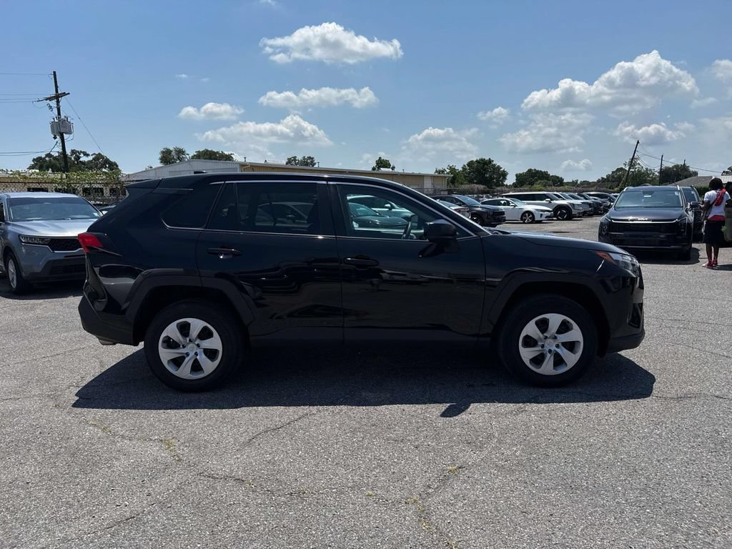 Used 2024 Toyota RAV4 LE AWD/4WD image 9