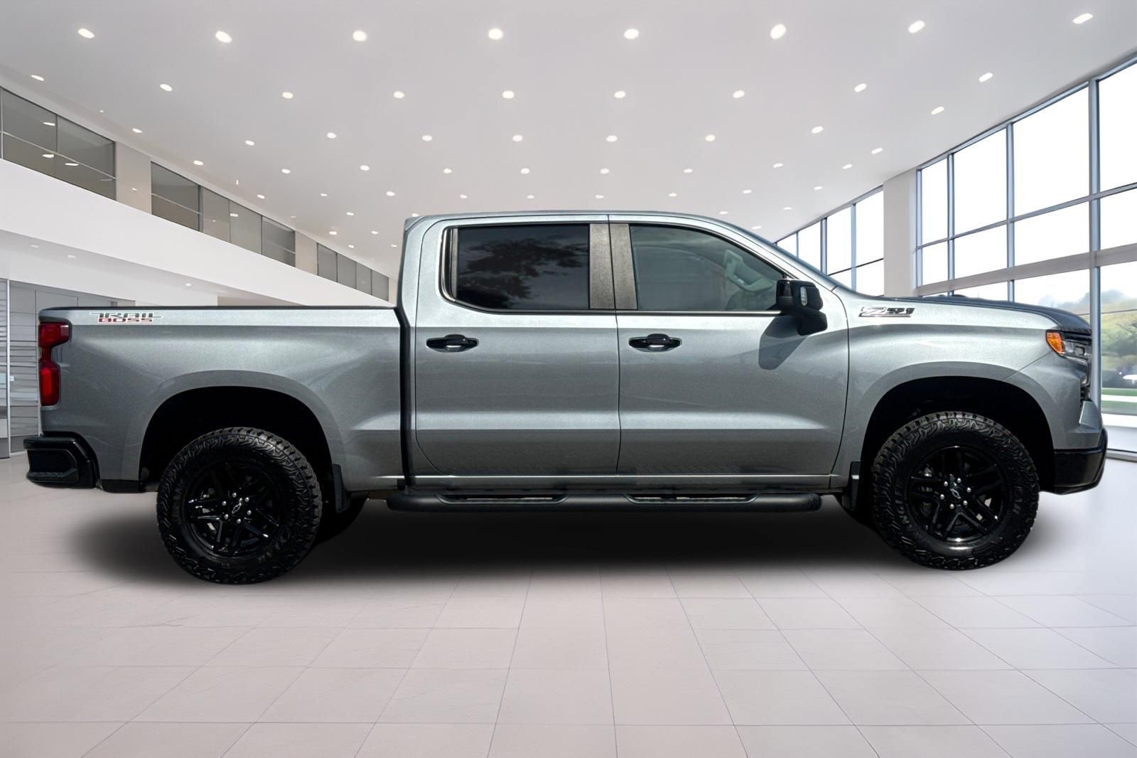Used 2023 Chevrolet Silverado 1500 LT Trail Boss w/ LT Trail Boss Premium Package AWD/4WD image 3