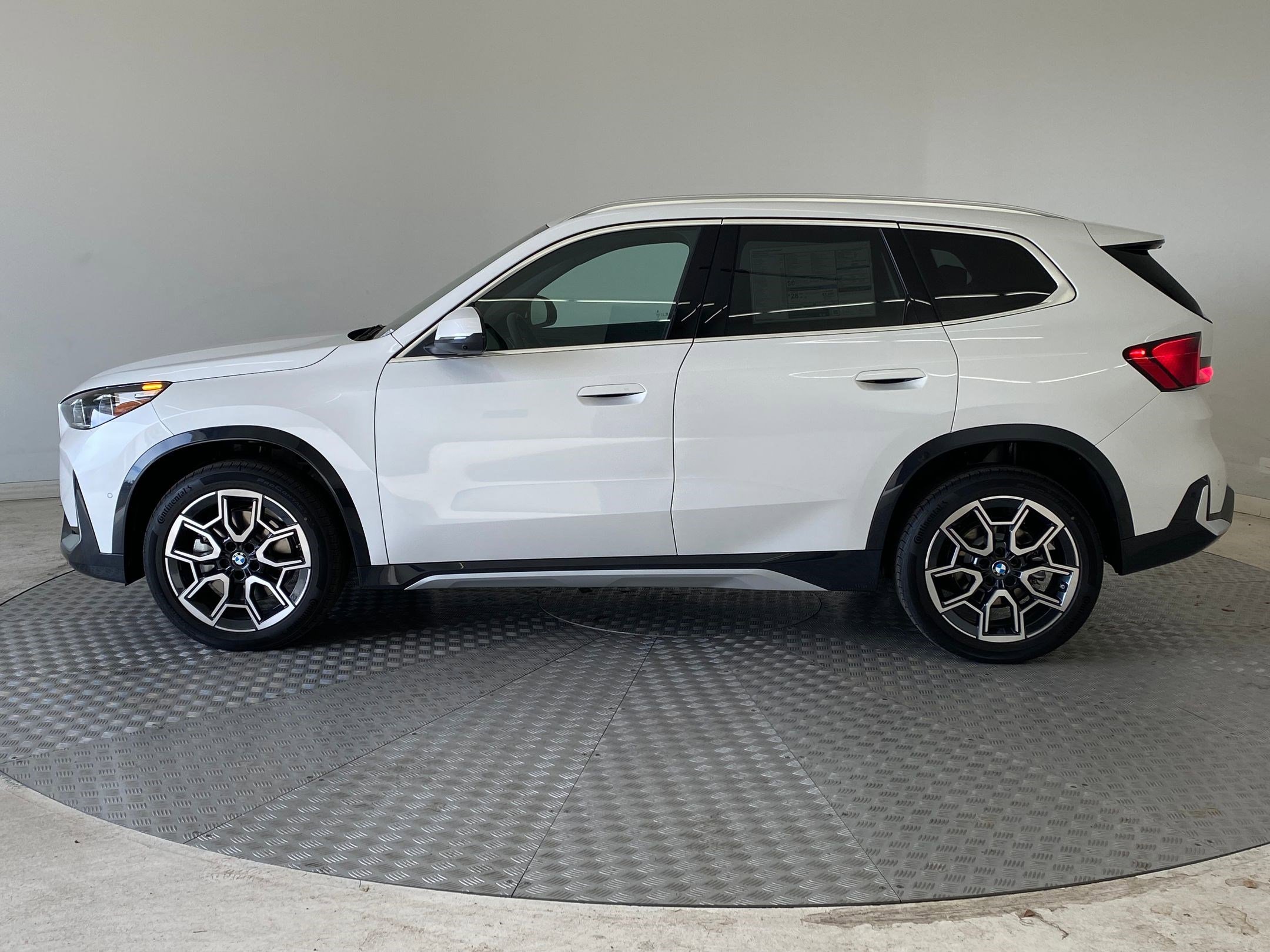 New 2026 BMW X1 xDrive28i w/ Technology Package image 2