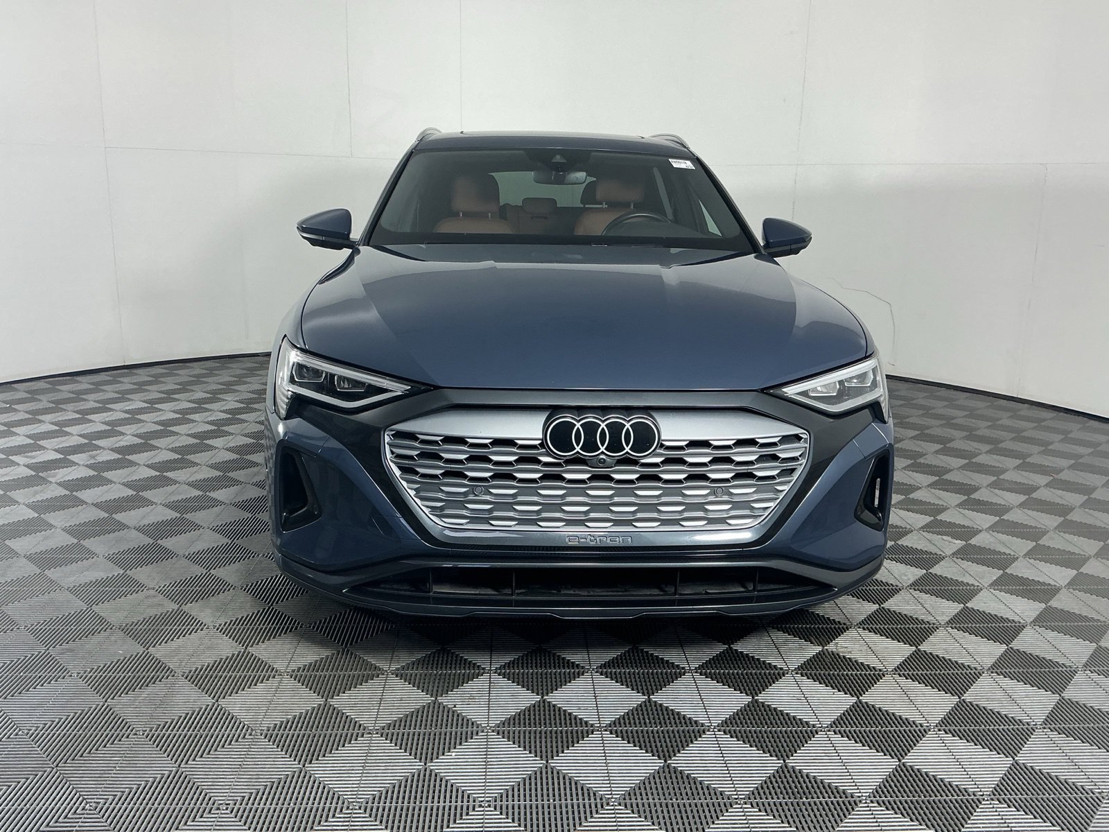 Used 2024 Audi Q8 e-tron Premium Plus w/ Premium Plus Package AWD/4WD image 2