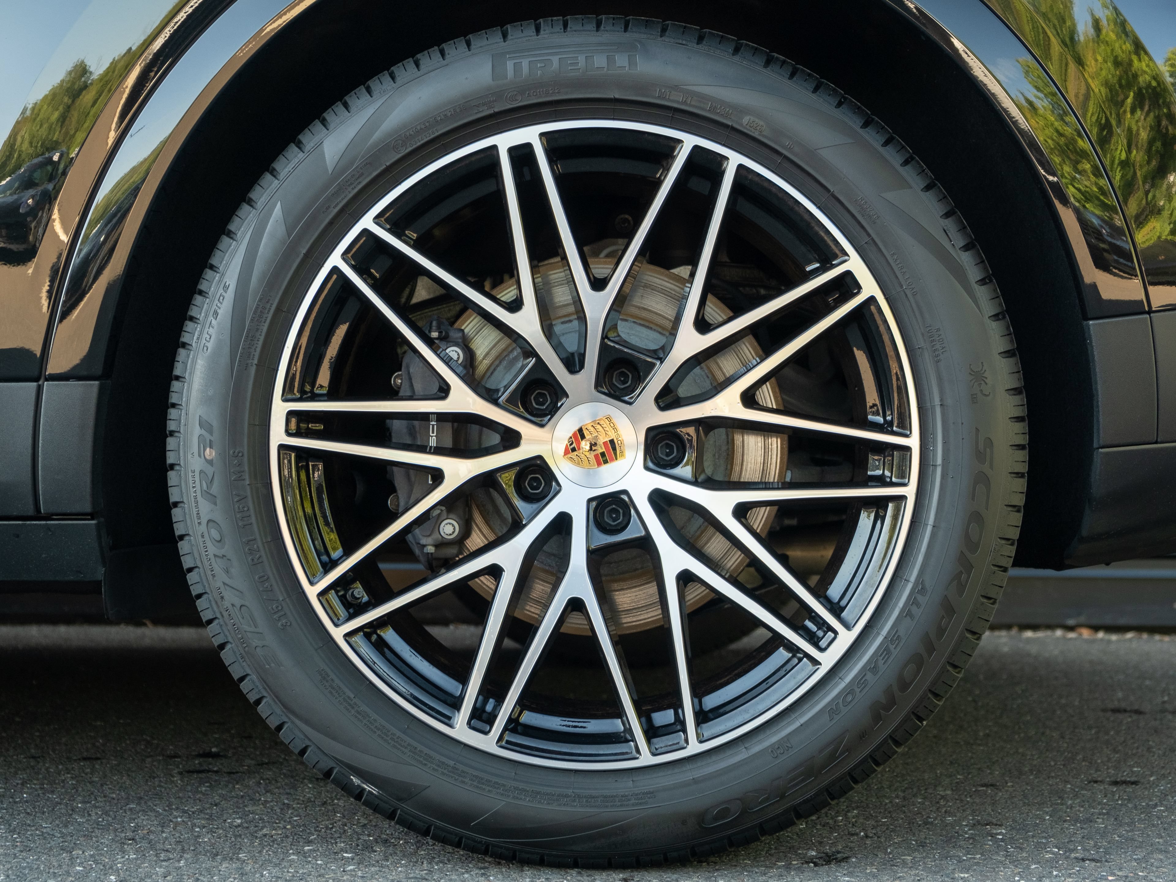 Certified 2025 Porsche Cayenne AWD/4WD image 13
