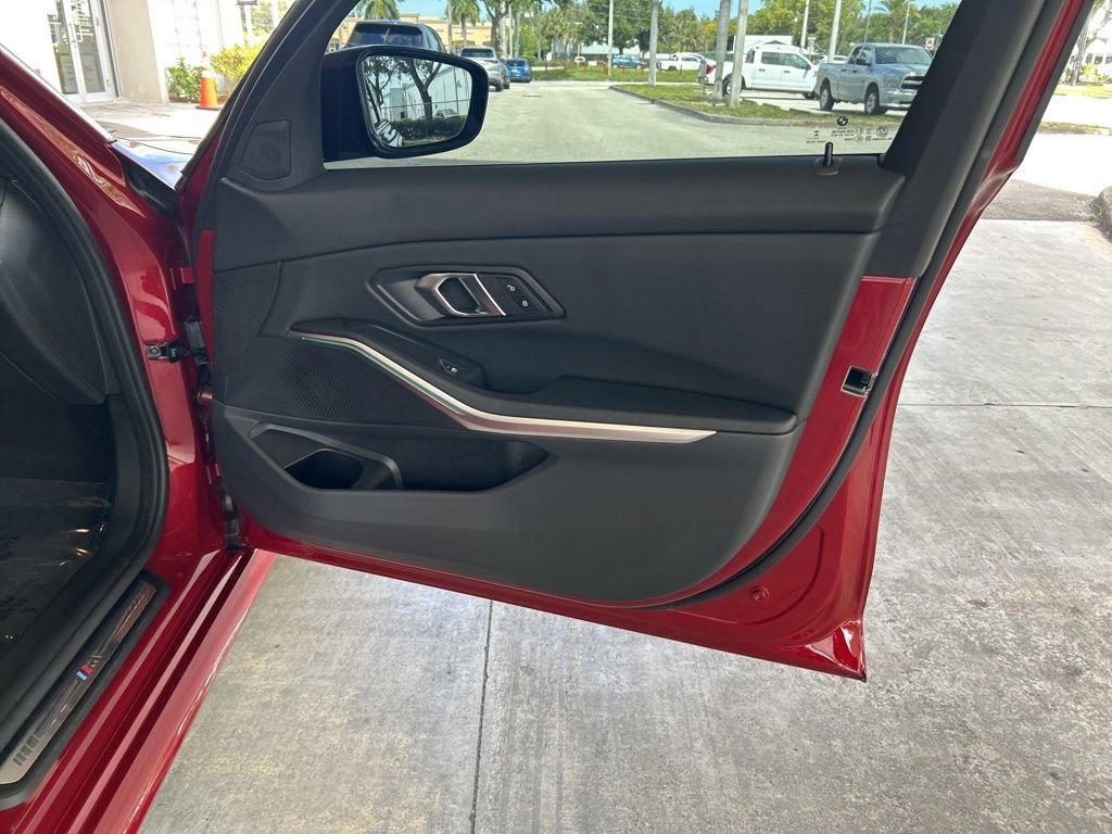 Used 2026 BMW 330i Sedan w/ M Sport Package RWD image 28