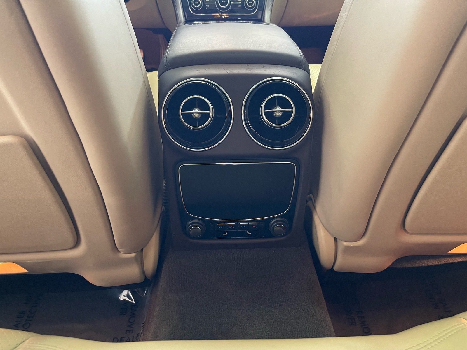 Used 2013 Jaguar XJ RWD image 30